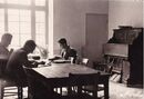 Association catholique des étudiants de Grenoble (28) - Salle d'études - Harmonium - ca 1949.jpg